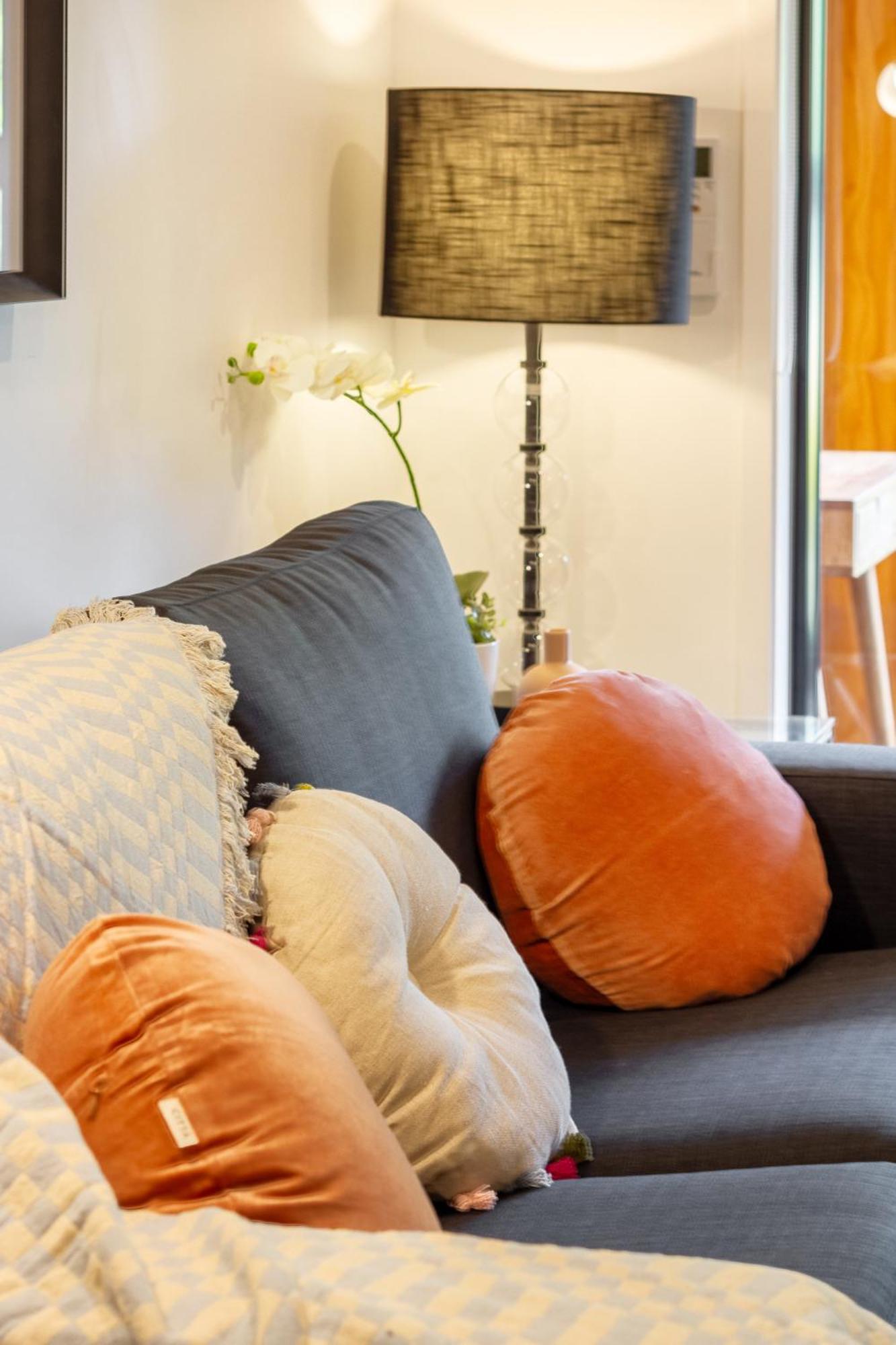 Cozy 1-Bed Apartment With Park Views, Sleeps 4 Christchurch Exterior photo